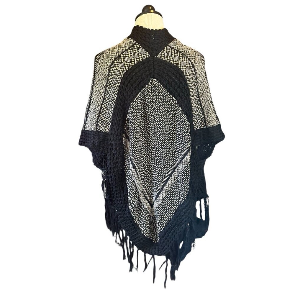 Vertigo Women's Fringe Trim Open Cape Poncho Beige/Black Boho NWT Sz M